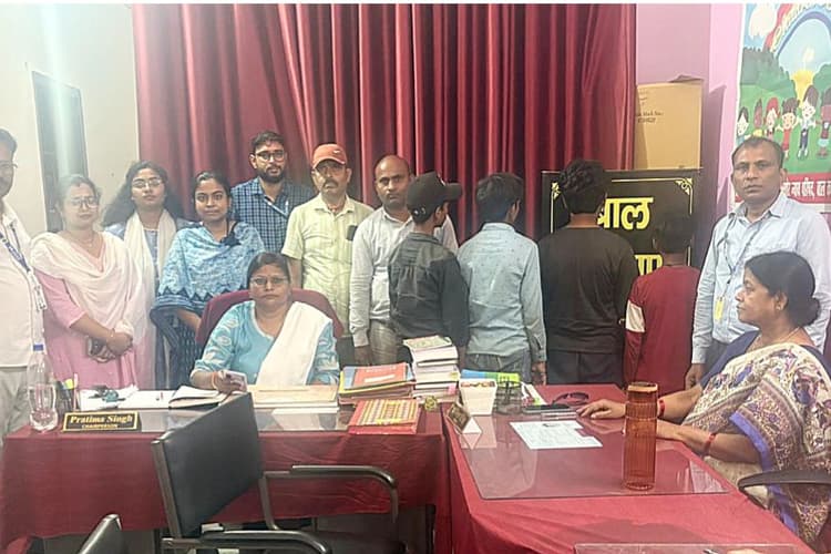 बक्सर में बाल श्रम के खिलाफ बड़ी कार्रवाई, 4 नाबालिग मुक्त, काम कराने वालों पर FIR दर्ज