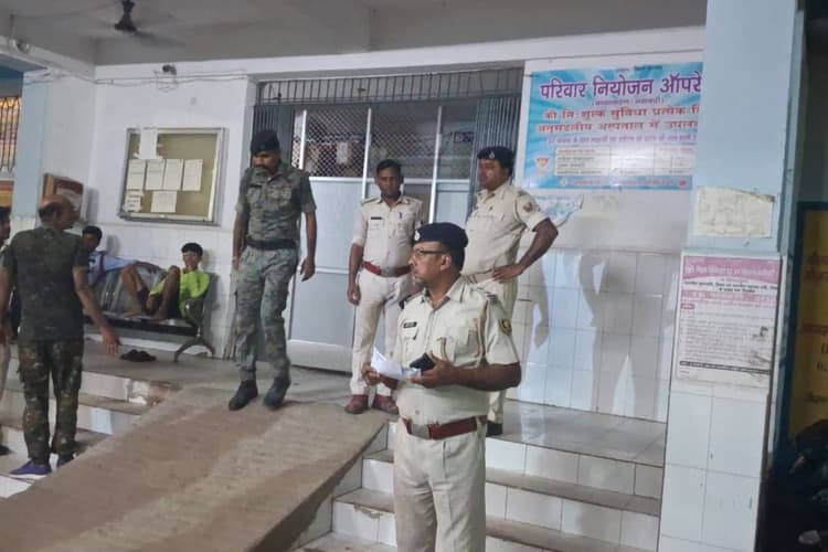 कैमूर के मोहनिया में खौफनाक वारदात: चलती स्कॉर्पियो से युवक को फेंक फरार हुए बदमाश, युवक की हालत गंभीर