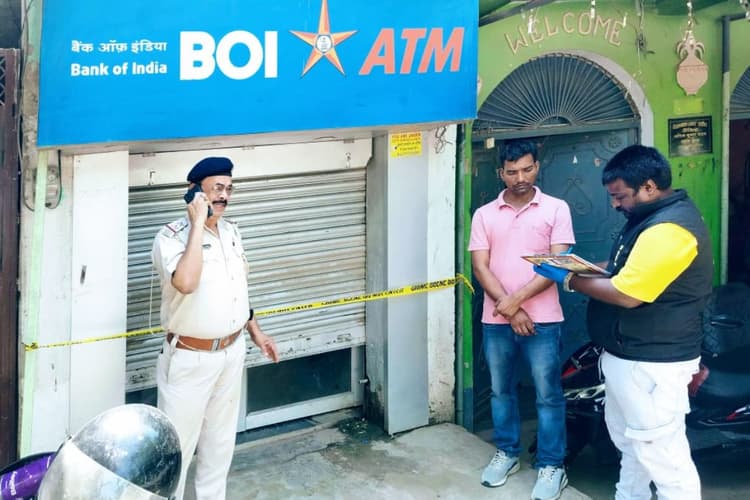 बक्सर में गैस कटर से बैंक ऑफ इंडिया ATM काटकर लाखों ले उड़े बदमाश, बढ़ती वारदात से पुलिस की सुरक्षा पर उठे सवाल