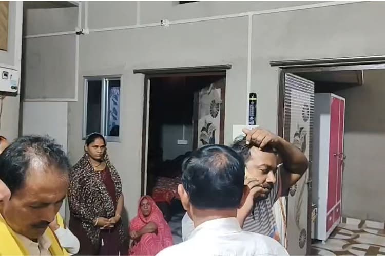 रोहतास में चोरों का आतंक, छत के रास्ते घर में घुस 6 लाख कैश-जेवर उड़ाए