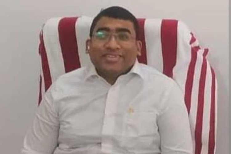 सीएम सम्राट के हेलीकॉप्टर लैंडिंग में उड़ी धूल, सुरक्षा में चूक, अब बक्सर के बड़े अधिकारी सस्पेंड
