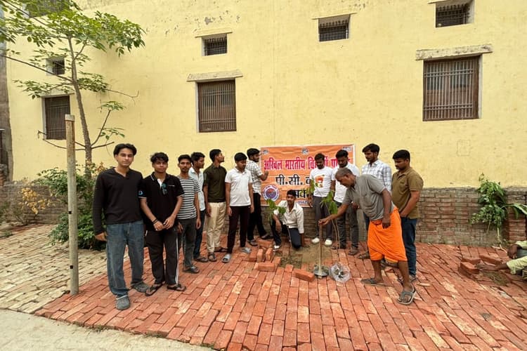 बक्सर में पर्यावरण दिवस पर ABVP का अभियान, युवाओं ने लिया पर्यावरण बचाने का संकल्प