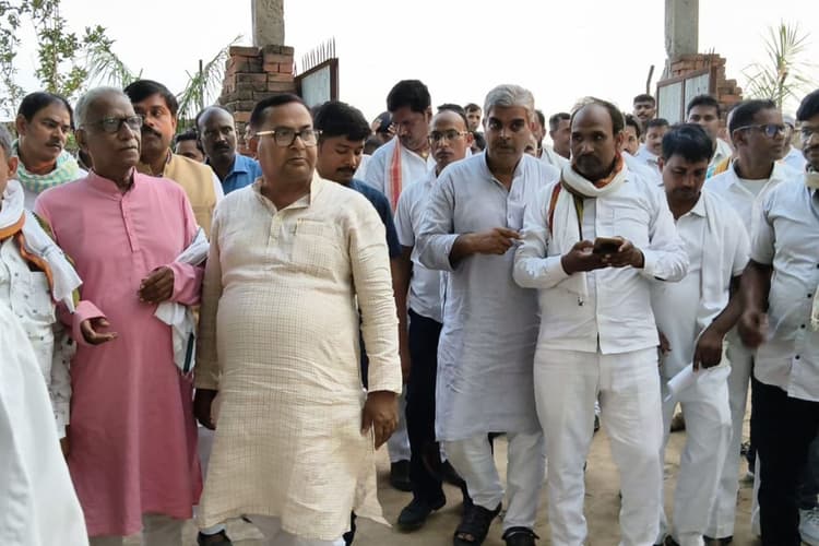 बक्सर में मंत्री भगवान कुशवाहा का दौरा, स्वागत के बीच गूंजा रोजगार का मुद्दा