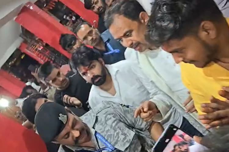MLC उम्मीदवार बनने के बाद पहली बार रोहतास पहुंचे पवन सिंह, समर्थकों ने किया जोरदार स्वागत, इलाके में उमड़ी भीड़
