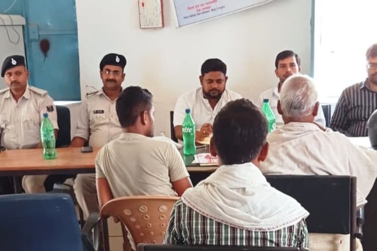 कैमूर में कानूनी शिविर का आयोजन, लोगों को अधिकारों और मुआवजे की दी गई जानकारी