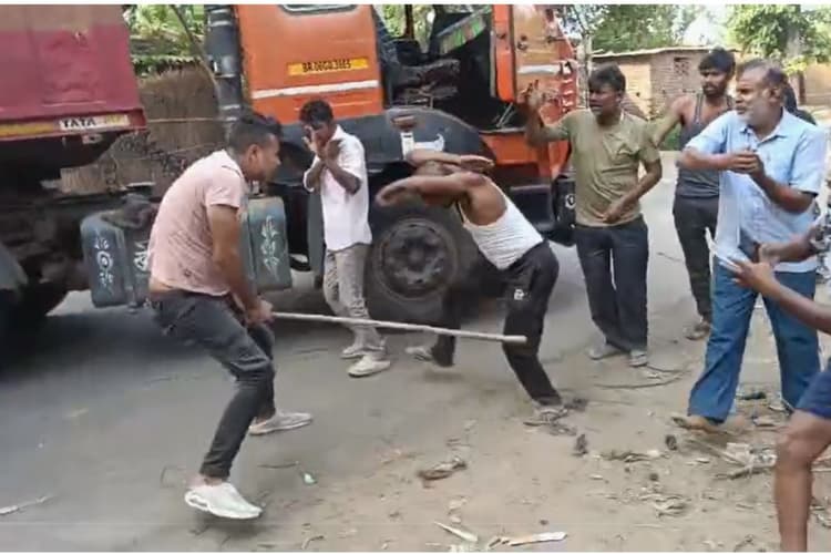 आरा में ट्रक चालक से मारपीट, पैसे मांगने का आरोप, जांच में जुटी पुलिस