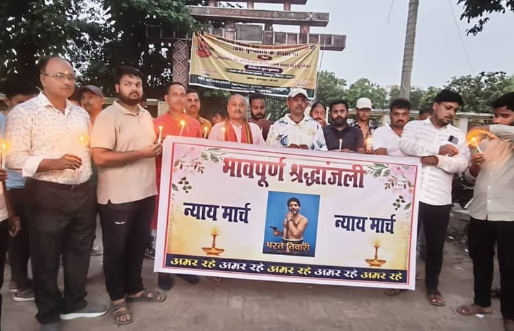बिहटा में भरत भूषण तिवारी को न्याय दिलाने की मांग, निकला कैंडल मार्च