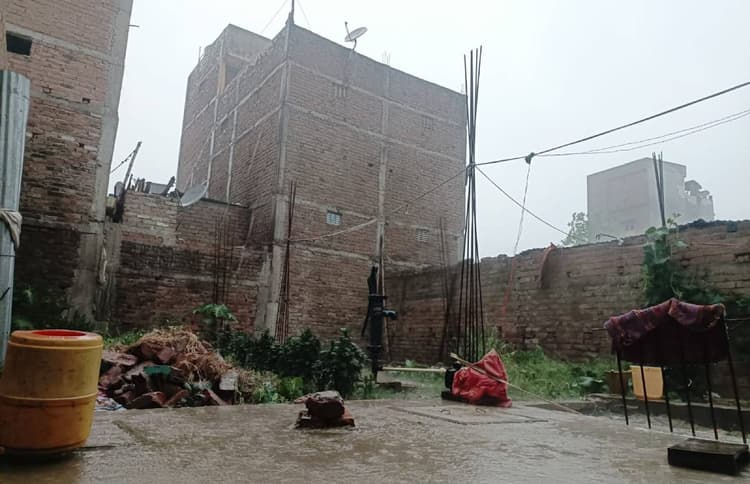 बेगूसराय में मौसम का कहर, तेज आंधी-बारिश और वज्रपात से दहशत, ठनके की गर्जना से सहमे लोग
