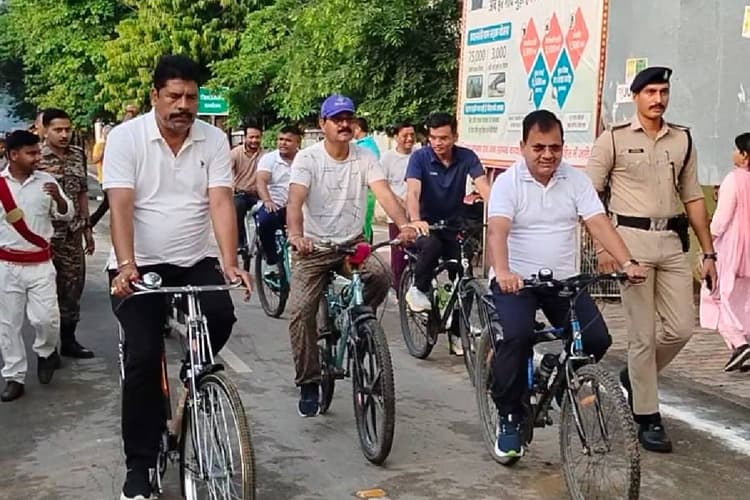 बेगूसराय में निकली ‘संडेज ऑन साइकिल’ रैली, DM ने दिया फिटनेस और पर्यावरण संरक्षण का संदेश