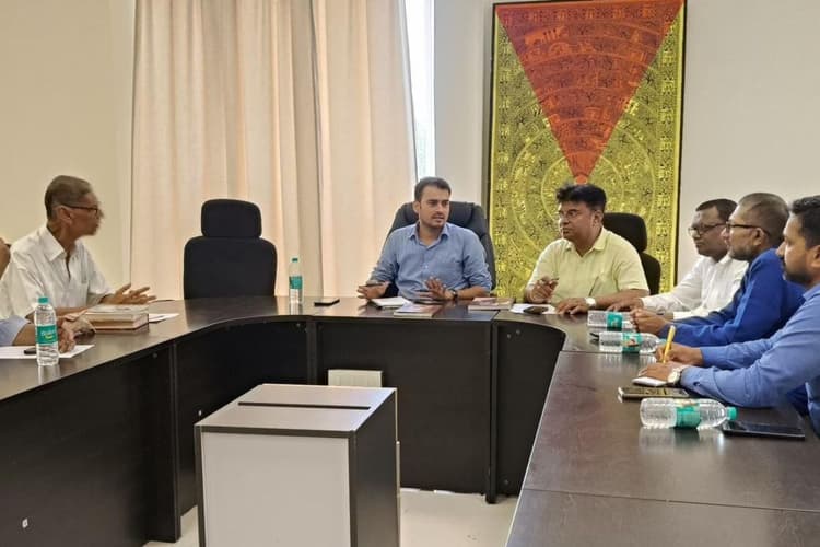 Madhubani News: गाँव-गाँव फैलेगी मुहिम, मिथिला की ऐतिहासिक विरासत को सहेजने के लिए विशेषज्ञों ने तैयार किया मास्टर प्लान