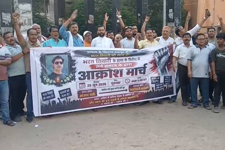 भरत तिवारी एनकाउंटर के विरोध में गया में निकला विशाल मशाल जुलूस, न्याय की मांग को लेकर उमड़ा जनसैलाब