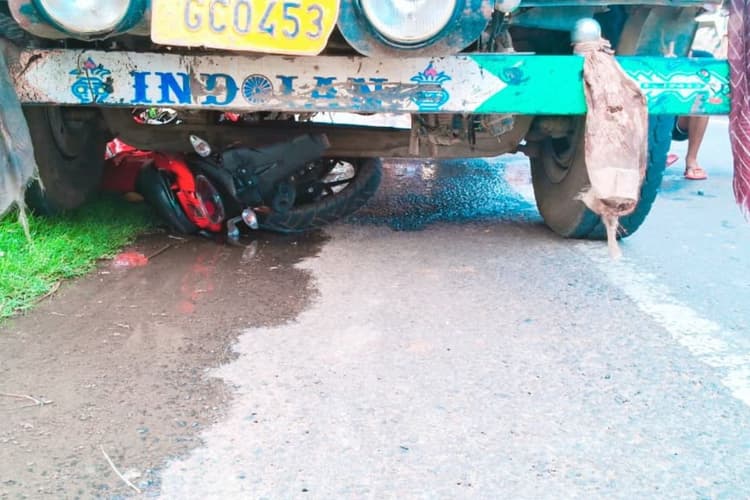 भागलपुर: मिनी हाइवा और बाइक की टक्कर, युवक गंभीर रूप से घायल