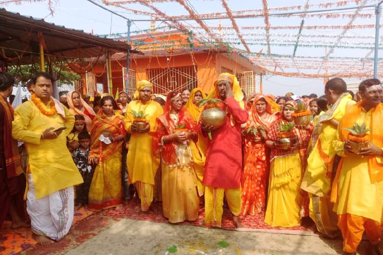 हसनपुरा के शेखपुरवा में श्री रुद्र महायज्ञ का शुभारंभ, 1100 कन्याओं ने निकली भव्य कलशयात्रा