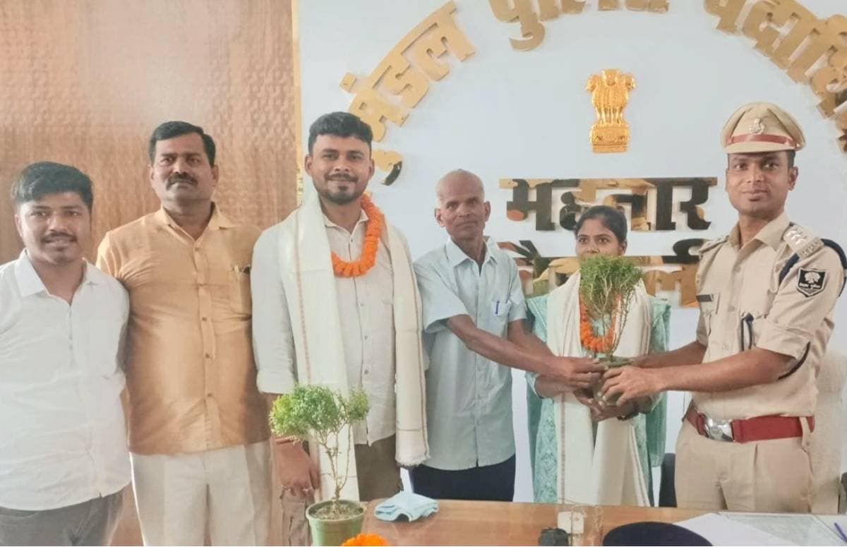 वैशाली के युवाओं ने 70वीं BPSC परीक्षा में लिखी सफलता की नई कहानी, राजस्व अधिकारी से सप्लाई इंस्पेक्टर तक बने गांव के सितारे, SDPO ने किया सम्मानित