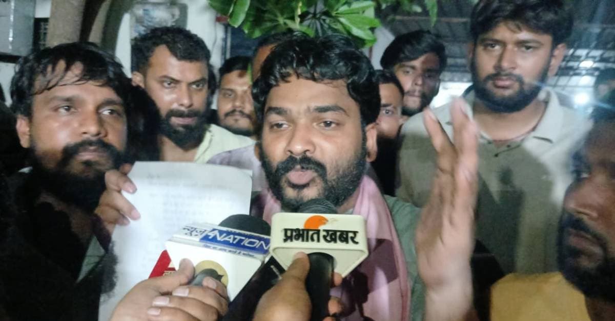 भाई प्रिंस यादव की मौत मामले में FIR की मांग को लेकर थाने पर डटे रौशन आनंद, पुलिस पर आवेदन नहीं लेने का आरोप