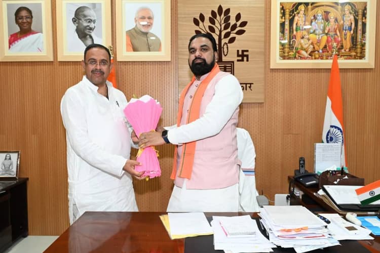 मुख्यमंत्री सम्राट चौधरी से मिले दिनारा विधायक आलोक सिंह, डिग्री कॉलेज, एम्स और भलुनीधाम के विकास का उठाया मुद्दा