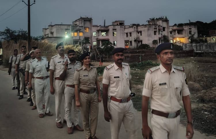 अरवल में मुहर्रम को लेकर पुलिस का फ्लैग मार्च, कलेर, मेहंदिया और परासी में शांति-सौहार्द की अपील