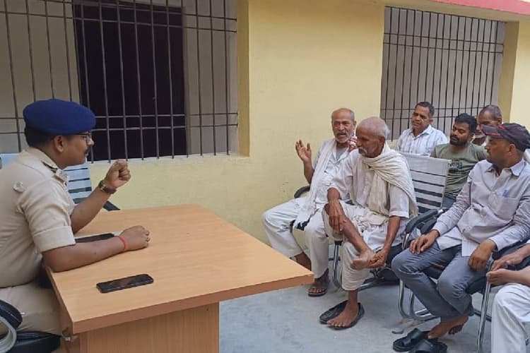 पकरीबरावां और ढोंढा में लोक संवाद गोष्ठी का आयोजन, पुलिस ने सुनीं ग्रामीणों की समस्याएं