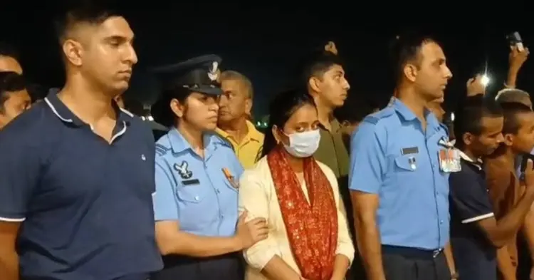 शहीद शुभम की सर्विस बुक में पत्नी और मां का आधा-आधा हक, रार के बीच कथित बहू ने ससुर को फोन कर बोलीं- 'गांव वालों के बहकावे में मत आइए'