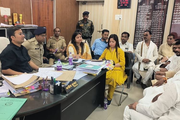 शेरघाटी में शांति समिति की बैठक, सोशल मीडिया पर अफवाह फैलाने वालों पर होगी सख्त कार्रवाई