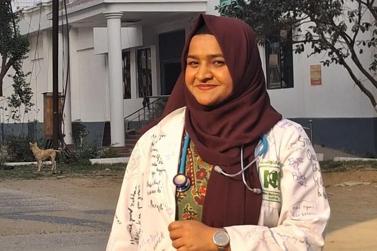 मधुबनी में आर्मी जवान की बेटी तबस्सुम बनीं डॉक्टर, ग्रामीण चुनौतियों को मात दे बनीं मिसाल