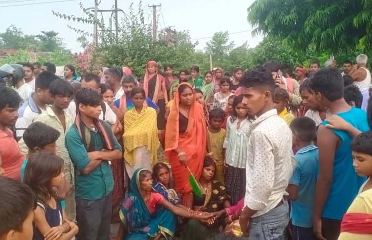 शादी की खुशियां मातम में बदलीं, अज्ञात वाहन की चपेट में आने से 8 वर्षीय बच्चे की मौत, तीन घंटे तक जाम रहा NH-31