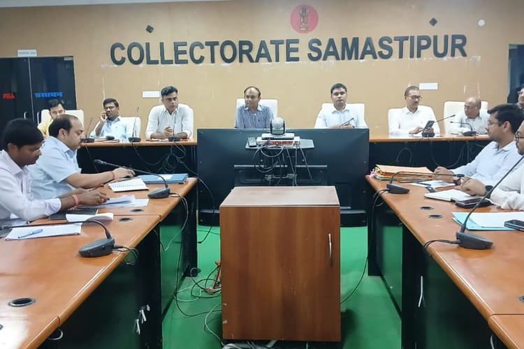 समस्तीपुर में 17 केंद्रों पर होगी अधिनायक लिपिक परीक्षा, DM ने दिए जैमर और CCTV लगाने के सख्त निर्देश