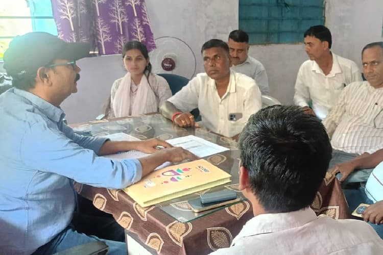 कौआकोल में मनरेगा कार्यों को 1 जुलाई तक पूरा करने का निर्देश, PO ने की समीक्षा बैठक