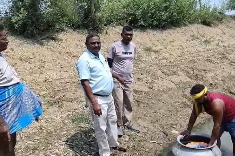डुमरांव के किसानों के लिए वैज्ञानिकों की अनूठी पहल, नीलगाय के मल से होगा जैविक मत्स्य पालन