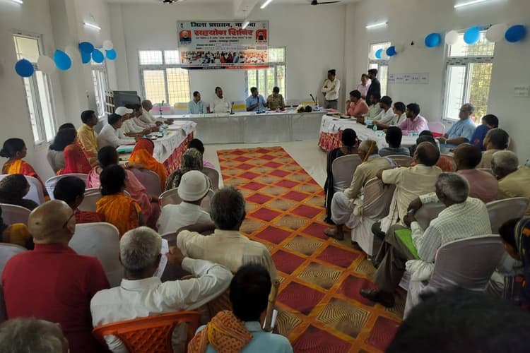 नालंदा के आलावां सहयोग शिविर में DM-SP ने सुनीं समस्याएं, 115 आवेदनों का ऑन-द-स्पॉट निष्पादन