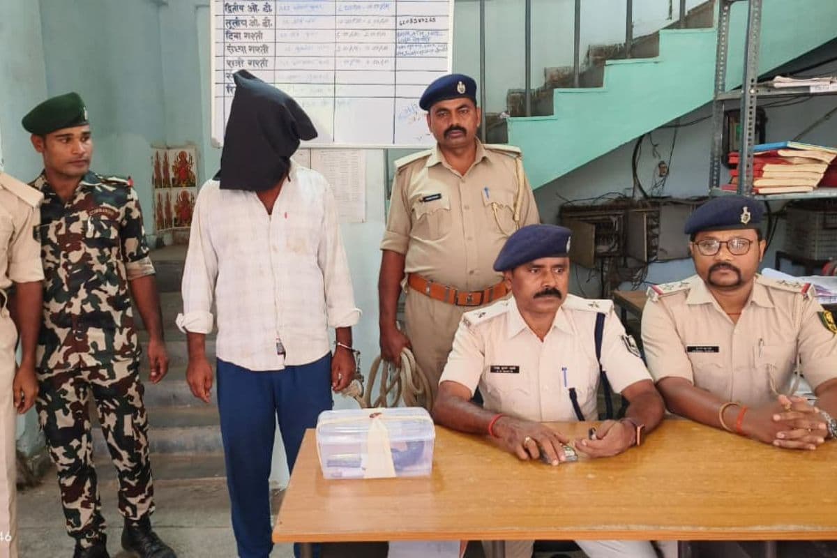 रक्सौल पुलिस की बड़ी कार्रवाई: हत्या के प्रयास, आर्म्स एक्ट और चोरी के मामलों में कई आरोपित गिरफ्तार