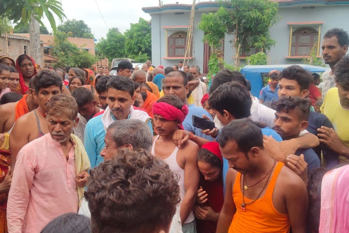 मोतिहारी में सड़क हादसे में किराना व्यवसायी की मौत, अज्ञात पिकअप ने बाइक को मारी टक्कर