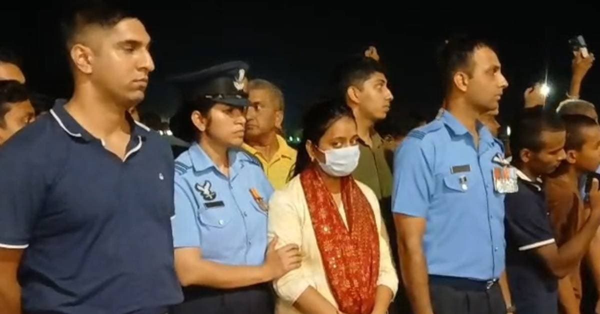 शहीद वायुसेना लेफ्टिनेंट शुभम कुमार की पत्नी श्रेया राय। फोटो- प्रभात खबर शहीद वायुसेना लेफ्टिनेंट शुभम कुमार की पत्नी श्रेया राय। फोटो- प्रभात खबर