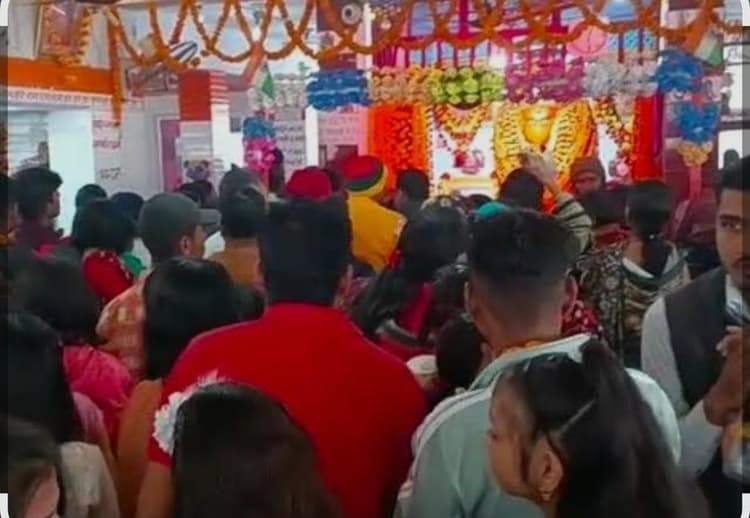 नवादा का संकट मोचन मंदिर: 1979 में बनारस से आई थी प्रतिमा, जानें खाई से भव्य शिखर तक का पूरा इतिहास
