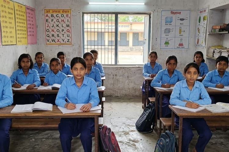 1.07 लाख छात्रों के पास आधार नहीं, अपार आईडी बनाने में दिक्कत, योजना से भी वंचित