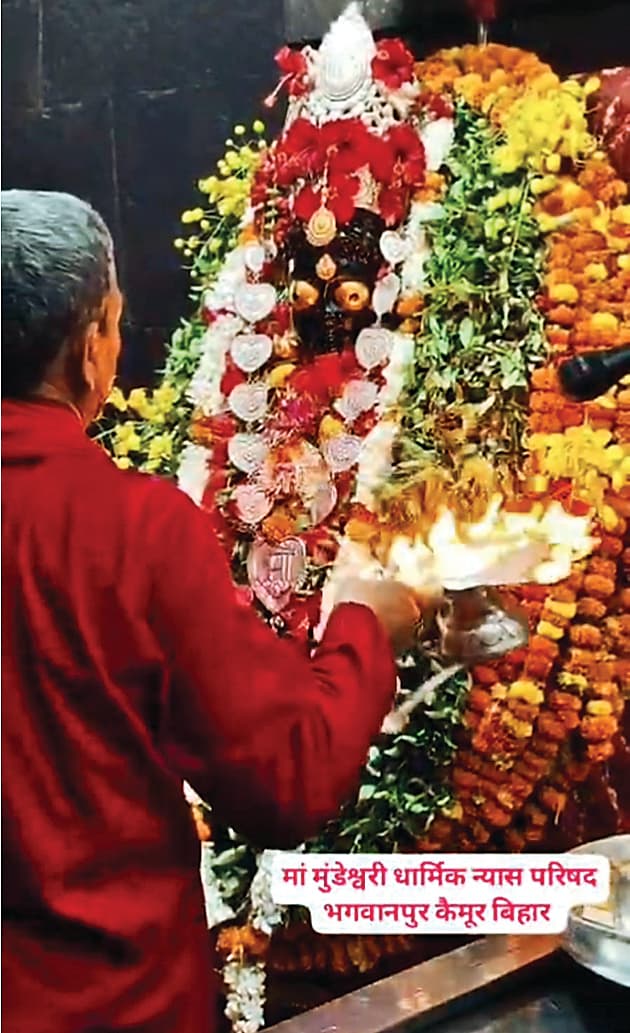 kaimur News. शक्तिपीठ माता मुंडेश्वरी की आराधना में जुटे श्रद्धालु