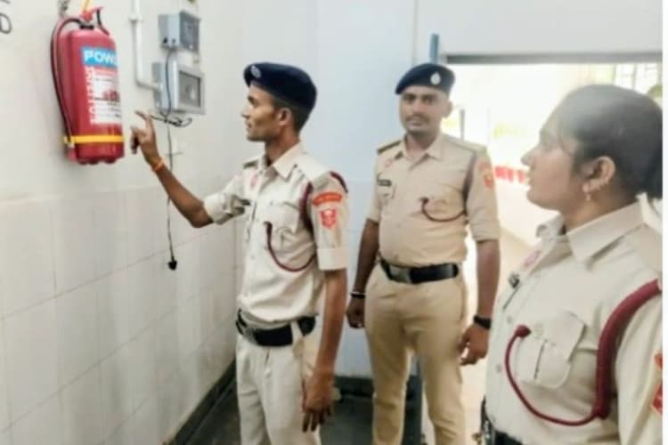 अग्निशमन विभाग का एक्शन; अस्पताल, नर्सिंग होम व मॉल में फायर सेफ्टी की जांच