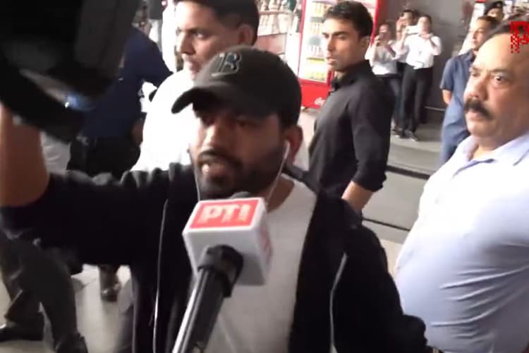 कॉकरोच जनता पार्टी का प्रदर्शन आज, दिल्ली पहुंचते ही CJP संस्थापक दीपके ने मांगा शिक्षा मंत्री का इस्तीफा