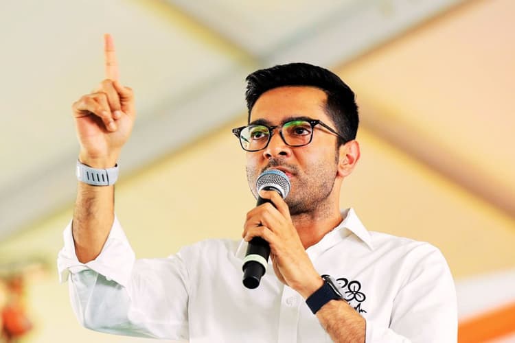 गिरफ्तारी पर रोक के बाद सीआईडी ऑफिस पहुंचे टीएमसी नेता अभिषेक बनर्जी, जानें पूरा मामला