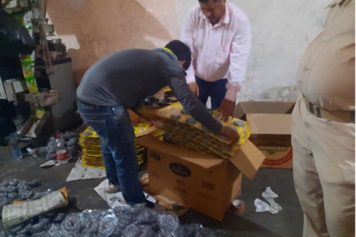 पटना में नकली EXO स्टील स्क्रबर बनाने वालों पर बड़ी कार्रवाई, 4236 उत्पाद जब्त