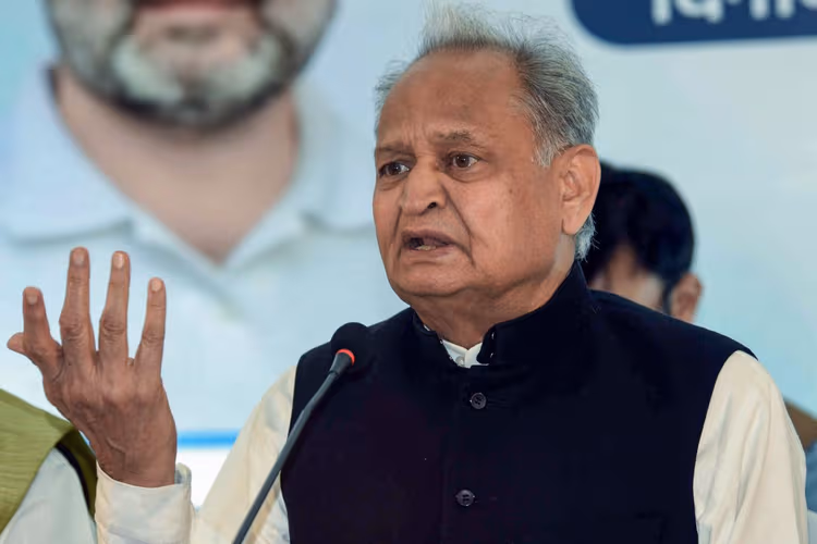 अशोक गहलोत ने 2022 के सियासी संकट पर तोड़ी चुप्पी, कहा- आलाकमान के खिलाफ नहीं था विद्रोह