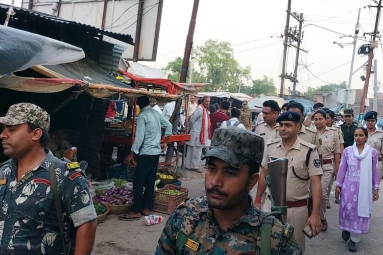 औरंगाबाद जिले में पुलिस का फ्लैग मार्च, मोहर्रम को लेकर शांति और सौहार्द का दिया संदेश