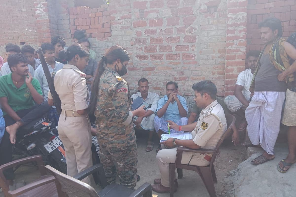 औरंगाबाद में पेड़ से लटकता मिला युवती का शव, हत्या या आत्महत्या? गुत्थी सुलझाने में जुटी पुलिस