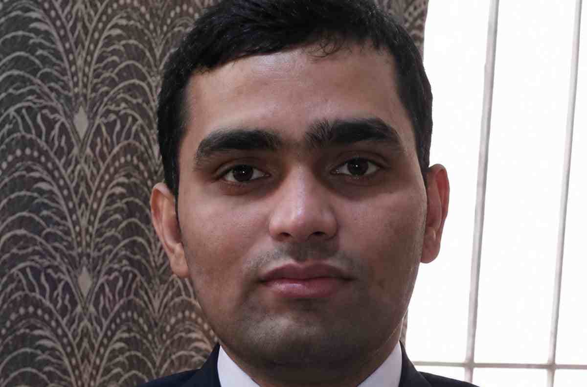 BPSC Success Story: कपड़े बेचने वाले का बेटा बना टैक्स असिस्टेंट कमिश्नर, सेल्फ स्टडी के दम पर अभिनव बने अधिकारी