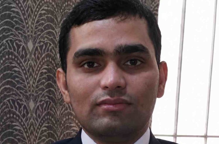 BPSC Success Story: कपड़े बेचने वाले का बेटा बना टैक्स असिस्टेंट कमिश्नर, सेल्फ स्टडी के दम पर अभिनव बने अधिकारी