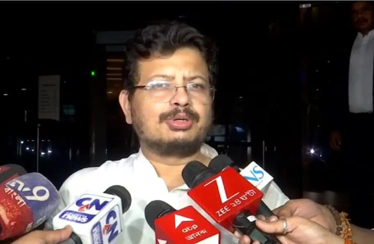 तृणमूल के नाम और निशान पर किसका होगा कब्जा, ममता बनर्जी के पत्र के बाद रितब्रत बनर्जी पहुंचे चुनाव आयोग