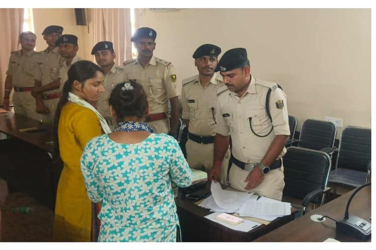 Bagaha Constable Recruitment: पुलिस केंद्र में सिपाही भर्ती प्रक्रिया शुरू, 334 चयनित अभ्यर्थियों का माप-तौल व दस्तावेज सत्यापन जारी
