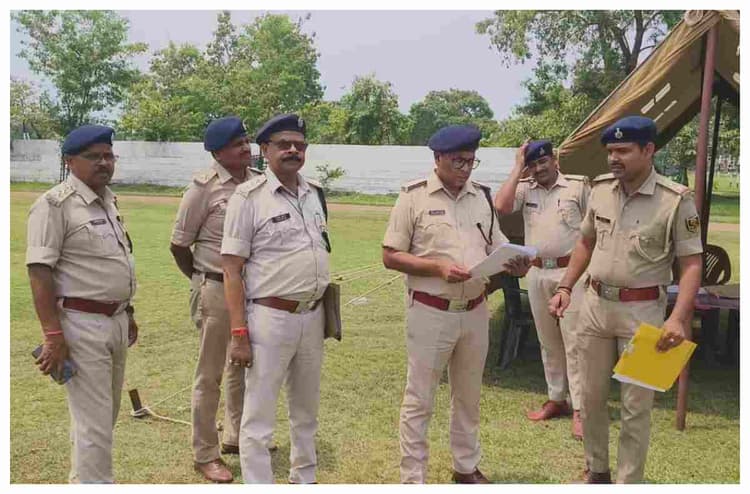 बगहा: बेतिया पुलिस लाइन में प्रशिक्षु सिपाहियों की परीक्षा, अनुशासन और फिटनेस पर जोर