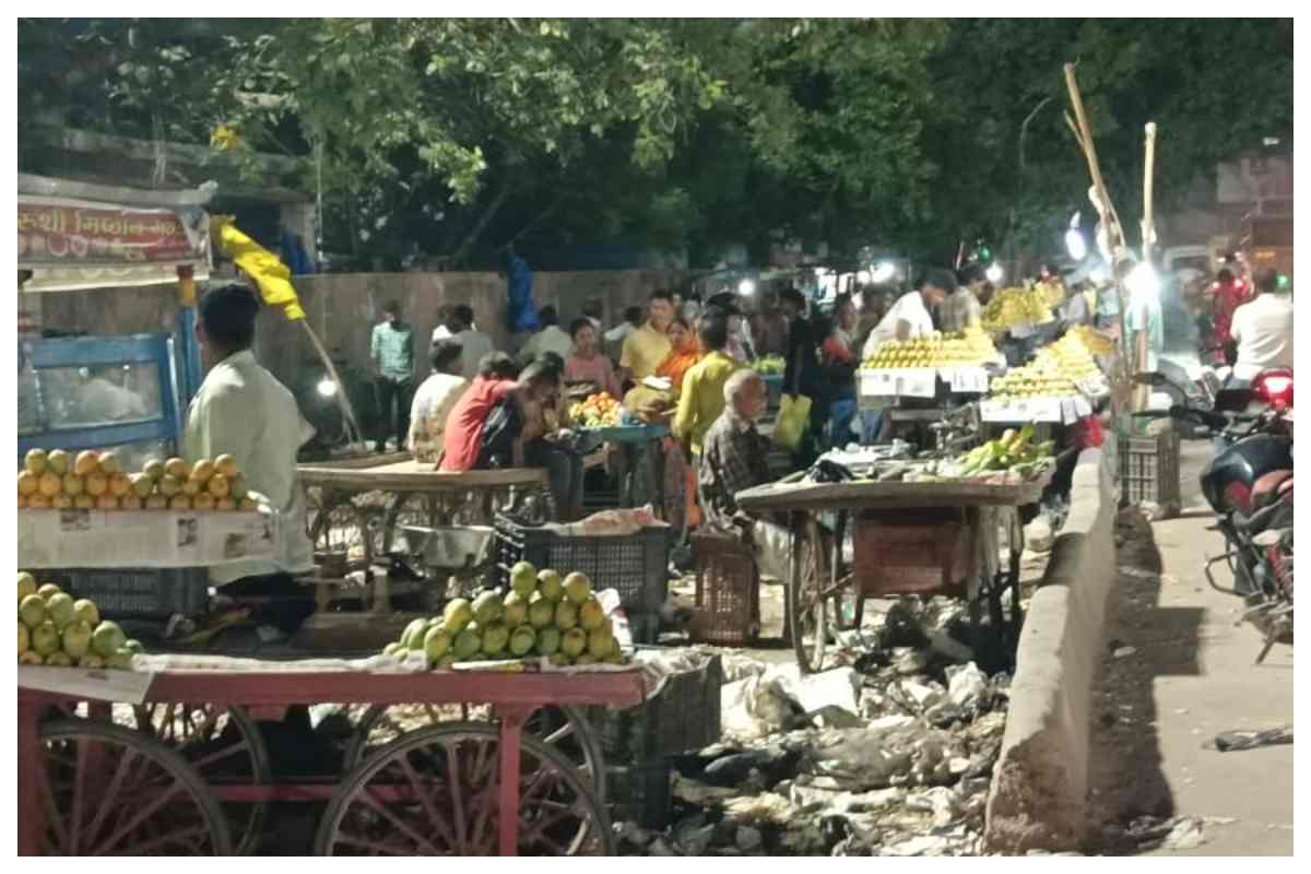 Bagaha News-nh-727-anti-encroachment-drive-fails-shops-reoccupy-eo-saroj-baitha Bagaha News-nh-727-anti-encroachment-drive-fails-shops-reoccupy-eo-saroj-baitha