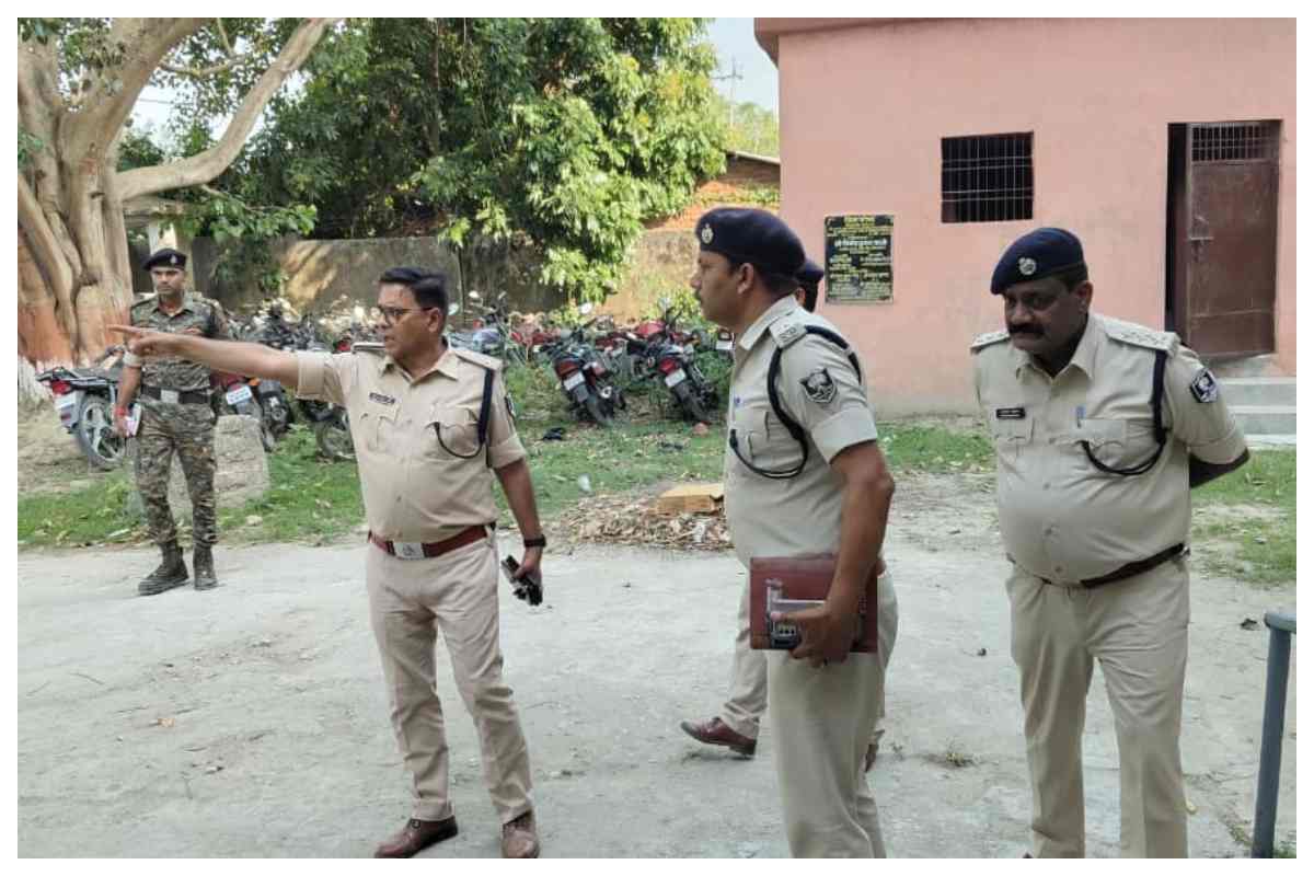 Bagaha News sp-ramanand-kumar-kaushal-valmikinagar-thana-surprise-inspection-pending-cases Bagaha News sp-ramanand-kumar-kaushal-valmikinagar-thana-surprise-inspection-pending-cases
